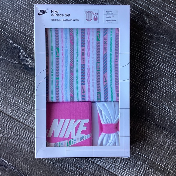 NIB Nike Baby Girl 4-Piece Bundle: Force 1 Crib Shoes & 3-Pc Bodysuit Set - Picture 5 of 6